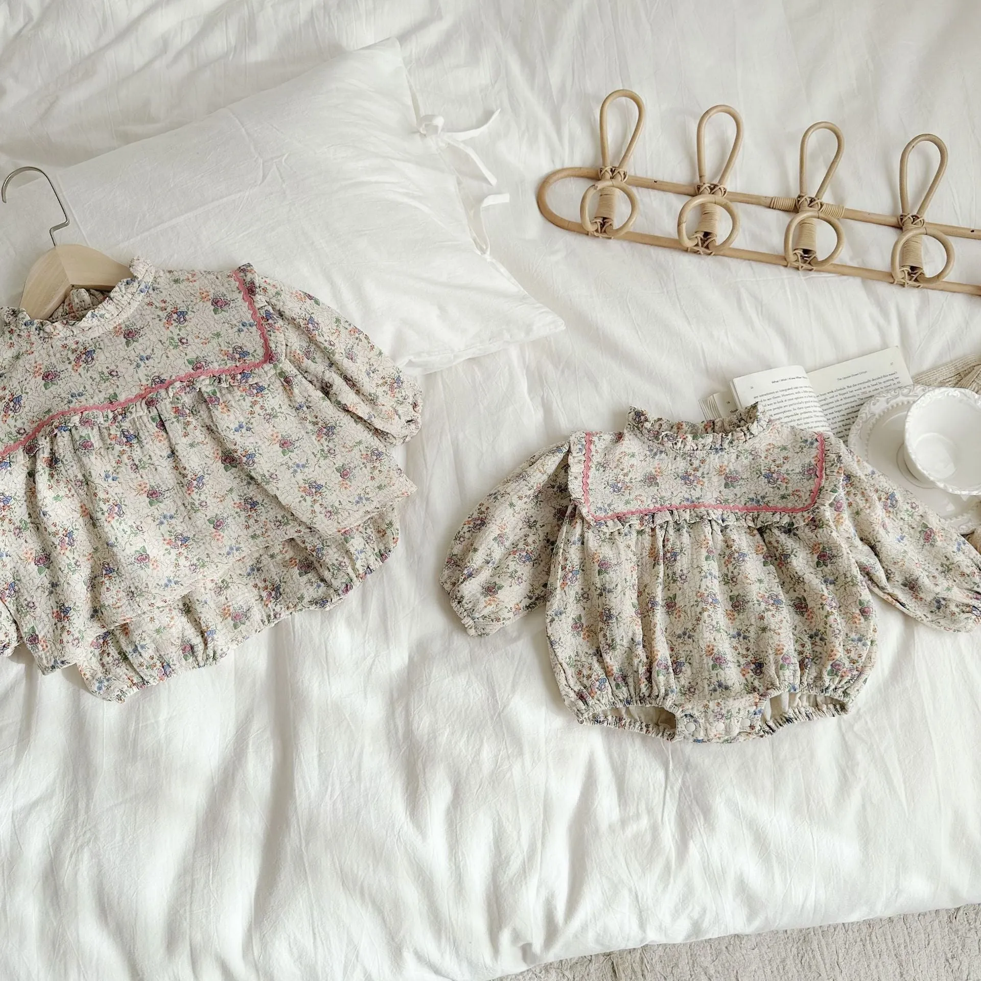 Baby Girls Flower Print Rompers Wholesale 240301142